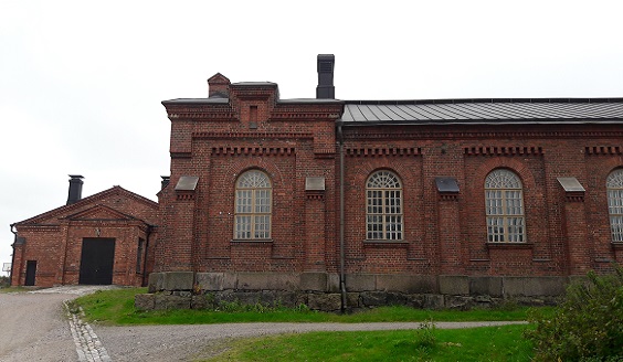 Krigsmuseets Manege och Artillerimanegen på Sveaborg.